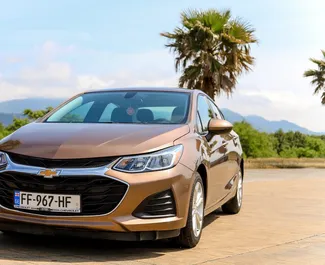 Chevrolet Cruze 대여. 조지아에서에서 대여 가능한 편안함 차량 ✓ 250 GEL의 보증금 ✓ TPL, CDW, SCDW, FDW, 승객, 도난 보험 옵션.