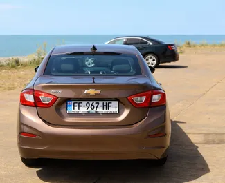 Орендуйте Chevrolet Cruze 2019 в Грузії. Паливо: Бензин. Потужність: 153 к.с. ➤ Вартість від 151 GEL за добу.