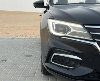 MG 5 2022 disponível para alugar no Dubai, com limite de quilometragem de 250 km/dia.