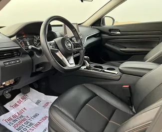 Izīrējiet Nissan Altima vietā Dubaija, AAE