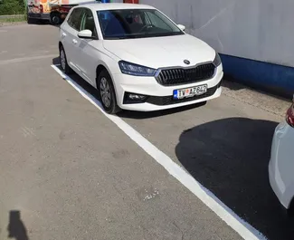 Frontansicht eines Mietwagens Skoda Fabia in Tivat, Montenegro ✓ Auto Nr.7447. ✓ Automatisch TM ✓ 1 Bewertungen.