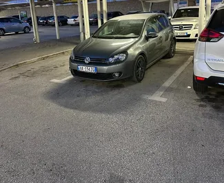 Predný pohľad na prenajaté auto Volkswagen Golf 6 v v meste Durres, Albánsko ✓ Auto č. 7405. ✓ Prevodovka Manuálne TM ✓ Hodnotenia 0.