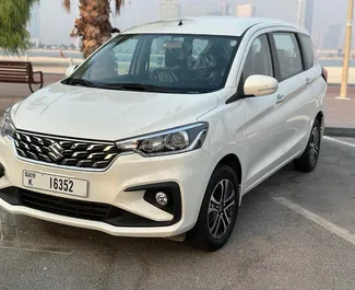 Suzuki Ertiga udlejning. Økonomi, Komfort, Minivan Bil til udlejning i De Forenede Arabiske Emirater ✓ Depositum på 2000 AED ✓ TPL forsikringsmuligheder.