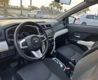 Utleie av Toyota Rush. Komfort, Crossover, Minivan bil til leie i De Forente Arabiske Emirater ✓ Depositum på 2000 AED ✓ Forsikringsalternativer: [].