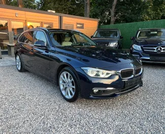 Vista frontal de um aluguel BMW 3-series Touring no aeroporto de Burgas, Bulgária ✓ Carro #1846. ✓ Transmissão Automático TM ✓ 0 avaliações.