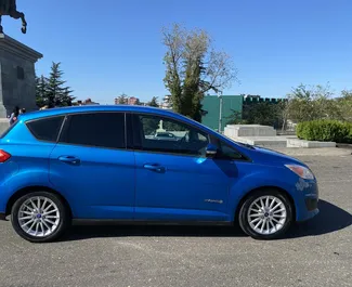 Ford C-Max location. Confort, Monospace Voiture à louer en Géorgie ✓ Dépôt de 300 GEL ✓ RC, CDW, Passagers options d'assurance.