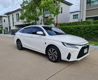 Toyota Yaris Ativ 2022 araç kiralama Tayland'da, ✓ Benzin yakıt ve 92 beygir gücü özellikleriyle ➤ Günde başlayan fiyatlarla 1200 THB.
