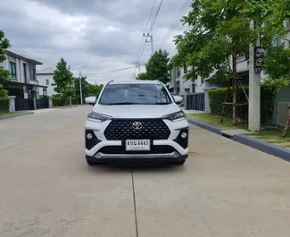 Frontvisning av en leiebil Toyota Veloz på Bangkok Don Muang lufthavn, Thailand ✓ Bil #6602. ✓ Automatisk TM ✓ 0 anmeldelser.