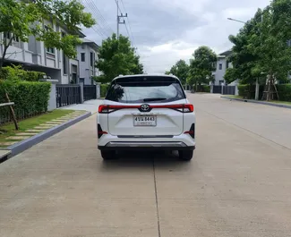 Biluthyrning av Toyota Veloz 2022 i i Thailand, med funktioner som ✓ Bensin bränsle och 105 hästkrafter ➤ Från 1750 THB per dag.