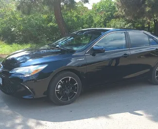 Přední pohled na pronájem Toyota Camry v Tbilisi, Georgia ✓ Auto č. 7787. ✓ Převodovka Automatické TM ✓ Recenze 0.