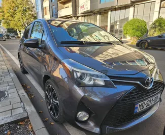 Nomas automašīnas priekšskats Toyota Yaris Kutaisi, Gruzija ✓ Automašīna #7813. ✓ Pārnesumu kārba Automātiskais TM ✓ Atsauksmes 4.