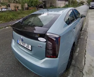 Toyota Prius 2013 pieejams noma Kutaisi lidostā, ar neierobežots kilometru limitu.