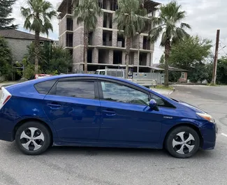 Aluguel de Toyota Prius. Carro Económico, Conforto para Alugar na Geórgia ✓ Depósito de 300 GEL ✓ Opções de seguro: TPL, CDW, Passageiros.