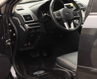 트빌리시에서에서 사용 가능한 사륜구동 시스템이 장착된 Subaru Crosstrek 2014.
