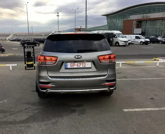 Interiören av Kia Sorento för uthyrning i Georgien. En fantastisk 7-sitsig bil med en Automatisk växellåda.