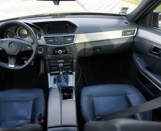 Mercedes-Benz E-Class udlejning. Premium Bil til udlejning i Albanien ✓ Uden depositum ✓ TPL, CDW, FDW, Tyveri, I udlandet, Ung forsikringsmuligheder.