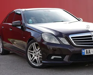 Mercedes-Benz E-Class 2009 biludlejning i Albanien, med ✓ Diesel brændstof og 204 hestekræfter ➤ Starter fra 39 EUR pr. dag.