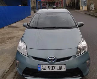 Alquiler de coches Toyota Prius n.º 7705 Automático en el aeropuerto de Kutaisi, equipado con motor de 1,8L ➤ De Nika en Georgia.