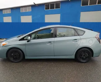 Bensiin 1,8L mootor Toyota Prius 2013 rentimiseks Kutaisi lennujaamas.