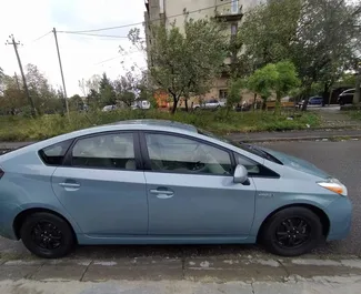 Prenájom Toyota Prius. Auto typu Ekonomická, Komfort na prenájom v v Gruzínsku ✓ Vklad 200 GEL ✓ Možnosti poistenia: TPL, CDW, SCDW, FDW, Cestujúci, Krádež, Žiadny vklad.