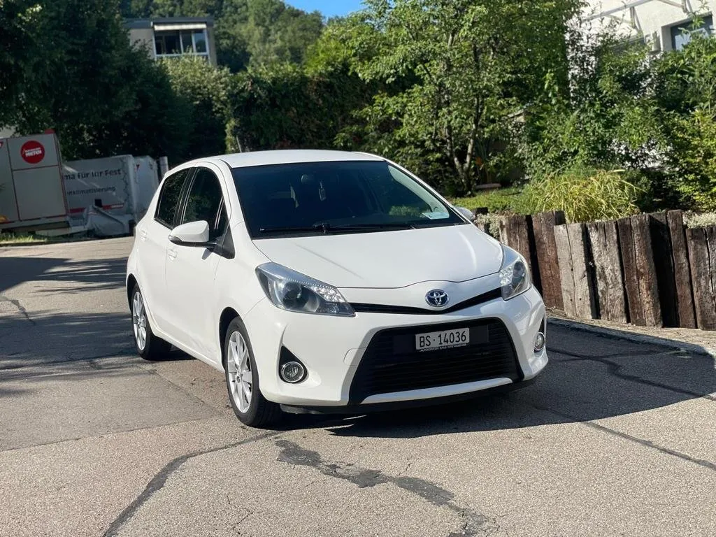 Аренда Toyota Yaris #7859 в Тиране, Албания ➤ TakeCars.com