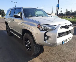 Арендуйте Toyota 4 Runner 2017 в Грузии. Топливо: Бензин. Мощность: 273 л.с. ➤ Стоимость от 220 GEL в сутки.