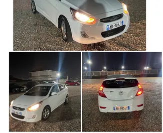 Predný pohľad na prenajaté auto Hyundai Accent v na letisku Tirana, Albánsko ✓ Auto č. 7686. ✓ Prevodovka Automatické TM ✓ Hodnotenia 0.