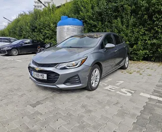 تأجير سيارة Chevrolet Cruze 2018 في في جورجيا، تتميز بـ ✓ وقود البنزين وقوة 140 حصان ➤ بدءًا من 156 GEL يوميًا.