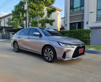 Toyota Yaris Ativ 2023 araç kiralama Tayland'da, ✓ Benzin yakıt ve 92 beygir gücü özellikleriyle ➤ Günde başlayan fiyatlarla 1200 THB.