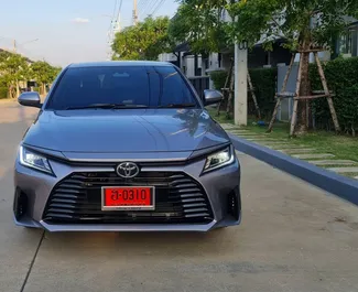 Automašīnas noma Toyota Yaris Ativ #8086 ar Automātiskais pārnesumu kārbu Bangkokas Don Muang lidostā, aprīkots ar 1,6L dzinēju ➤ No Kasam Taizemē.