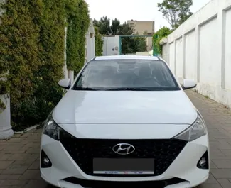 Frontvisning af en udlejnings Hyundai Accent i Baku, Aserbajdsjan ✓ Bil #7906. ✓ Automatisk TM ✓ 1 anmeldelser.