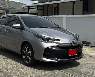 1.2L 엔진이 장착된 푸켓 공항의 Toyota Yaris #8137 자동 차량 대여 ➤ 비아체슬라프 태국에서에서 제공.