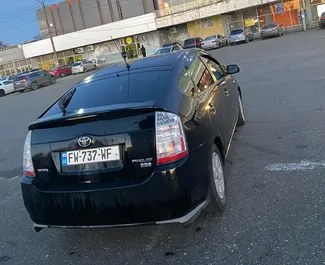 Utleie av Toyota Prius. Økonomi, Komfort bil til leie i Georgia ✓ Depositum på 300 GEL ✓ Forsikringsalternativer: TPL, CDW, Passasjerer.