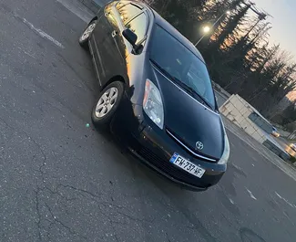 Арендуйте Toyota Prius 2008 в Грузии. Топливо: Гибрид. Мощность: 160 л.с. ➤ Стоимость от 70 GEL в сутки.