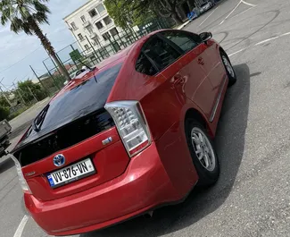 Toyota Prius 2011 tilgængelig til leje i Kutaisi, med ubegrænset kilometertæller grænse.