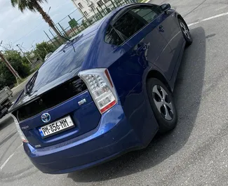 Toyota Prius 2010 disponível para alugar em Kutaisi, com limite de quilometragem de ilimitado.