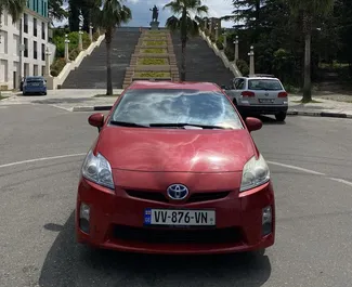 Прокат машины Toyota Prius №7745 (Автомат) в Кутаиси, с двигателем 1,8л. Гибрид ➤ Напрямую от Дима в Грузии.