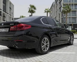 Biluthyrning BMW 520i #4928 med Automatisk i Dubai, utrustad med 3,0L motor ➤ Från Sheshan i Förenade Arabemiraten.