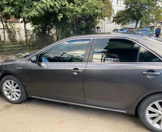 Toyota Camry 2013 automobilio nuoma Gruzijoje, savybės ✓ Benzinas degalai ir 145 arklio galios ➤ Nuo 110 GEL per dieną.