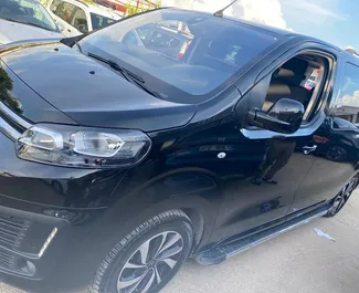 واجهة أمامية لسيارة إيجار Citroen Space Tourer في في مطار أنطاليا, تركيا ✓ رقم السيارة 7576. ✓ ناقل حركة أوتوماتيكي ✓ تقييمات 0.