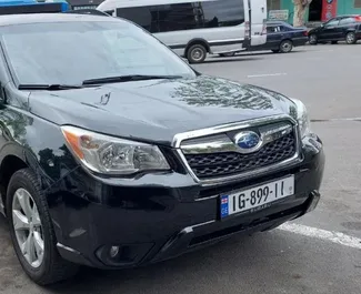 Vista frontal de un Subaru Forester de alquiler en Tiflis, Georgia ✓ Coche n.º 8047. ✓ Automático TM ✓ 0 opiniones.