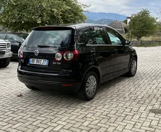 Volkswagen Golf Plus 2008 tilgjengelig for leie på Tirana lufthavn, med ubegrenset kilometergrense.