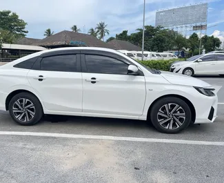 Biludlejning Toyota Yaris Ativ #8106 Automatisk i Samui Lufthavn, udstyret med 1,2L motor ➤ Fra Alonggorn i Thailand.