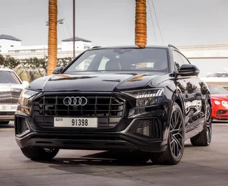 Frontvisning av en leiebil Audi Q8 i Dubai, De Forente Arabiske Emirater ✓ Bil #4926. ✓ Automatisk TM ✓ 0 anmeldelser.