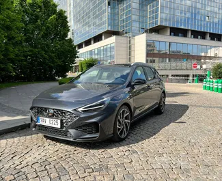 واجهة أمامية لسيارة إيجار Hyundai i30 Combi في في براغ, التشيك ✓ رقم السيارة 8148. ✓ ناقل حركة أوتوماتيكي ✓ تقييمات 0.