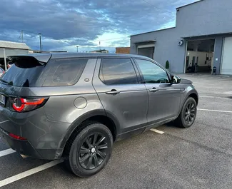 Land Rover Discovery Sport noma. Komforta, Premium, SUV automašīna nomai Albānijā ✓ Depozīts 200 EUR ✓ Apdrošināšanas iespējas: TPL, CDW, SCDW, FDW, Ārvalstīs, Young.