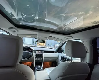 Land Rover Discovery Sport 2015 pieejams noma Tirānā, ar neierobežots kilometru limitu.