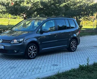 Auto rentimine Volkswagen Touran #8036 Automaatne Tiranas, varustatud 1,6L mootoriga ➤ Amarildolt Albaanias.