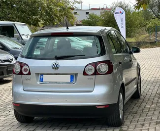 Ενοικίαση Volkswagen Golf Plus. Αυτοκίνητο Οικονομική, Άνεση, Μίνι βαν προς ενοικίαση στην Αλβανία ✓ Κατάθεση 200 EUR ✓ Επιλογές ασφάλισης: TPL.