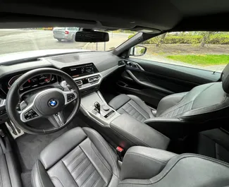 Benzine motor van 3,0L van BMW M440i Cabrio 2022 te huur Praag.